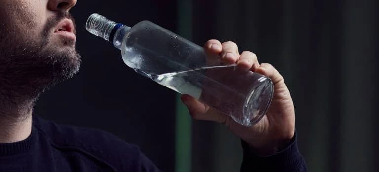 Jak rozpoznać alkoholika? – widoczne 4 fazy alkoholizmu