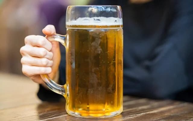 Fakty i mity na temat alkoholizmu: Pięć mniej znanych faktów, które mogą pomóc w leczeniu
