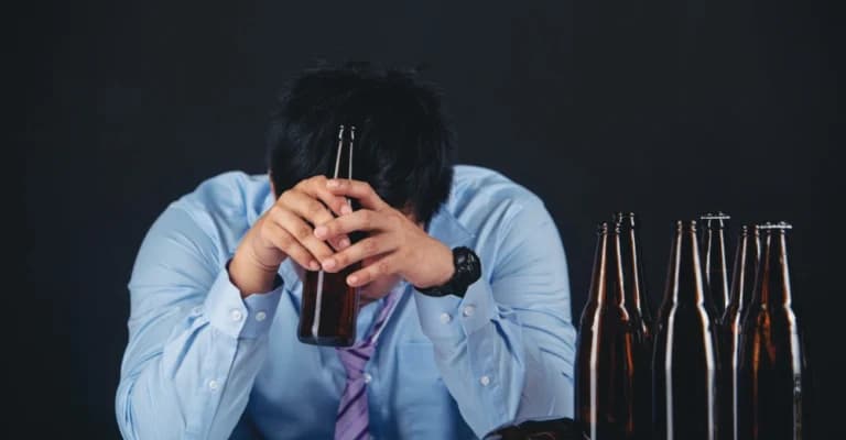 Depresja alkoholowa – jak sobie z nią poradzić?