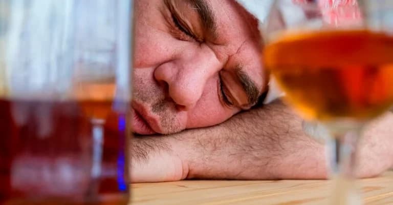 Aldehyd octowy – dlaczego jest on niebezpieczny