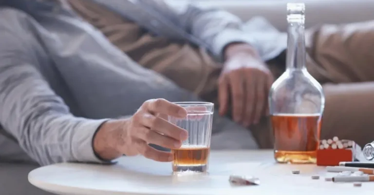 Czy na antybiotyku można pić alkohol? Sprawdź, co mówią eksperci