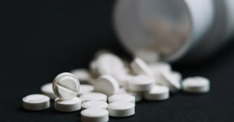 Tabletki przeciwalkoholowe – Disulfiram czy Anticol – Które rozwiązanie jest lepsze?
