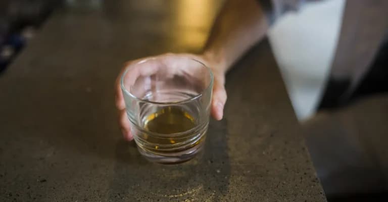 Kim jest suchy alkoholik?