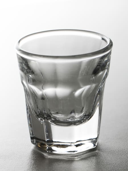 ciąg alkoholowy kieliszek